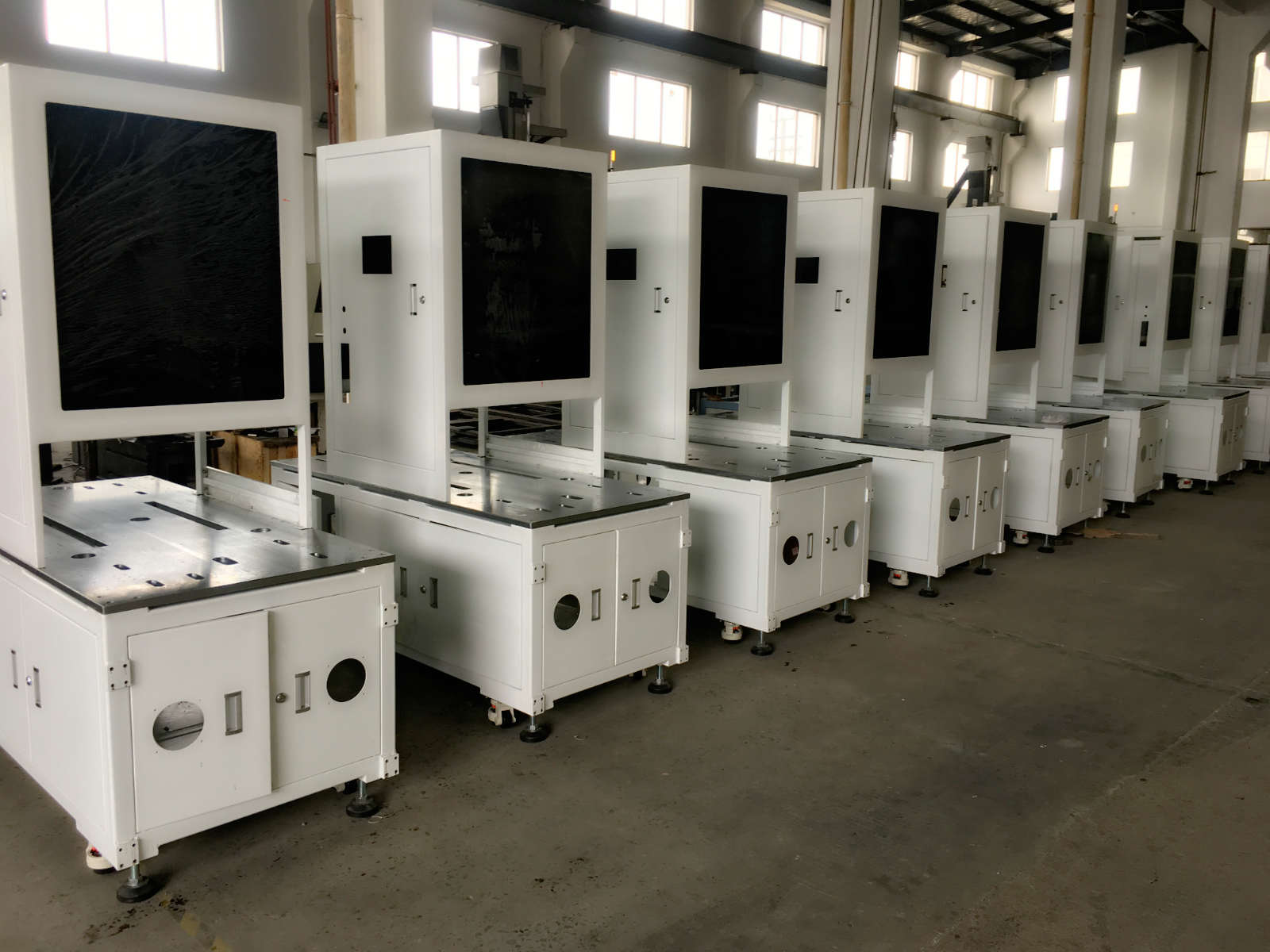 钣金加工成型在工作中应用-钣金加工珠海机箱机柜半岛(中国)激光切割新半岛官方网站
