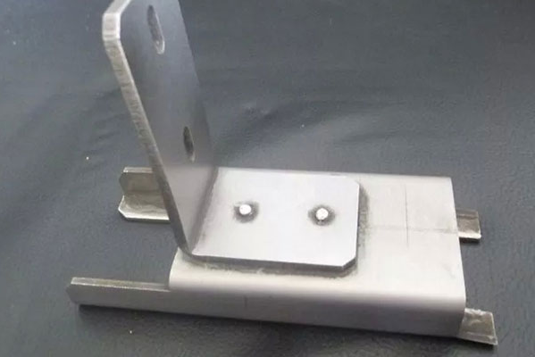 钣金加工厂在进行钣金加工工程中的注意事项有哪些？-钣金加工珠海机箱机柜半岛(中国)激光切割新半岛官方网站